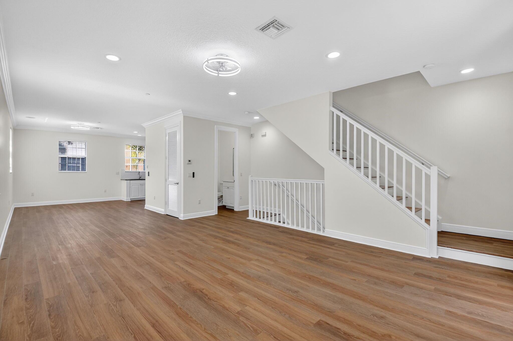 2502 N Dixie Highway 36