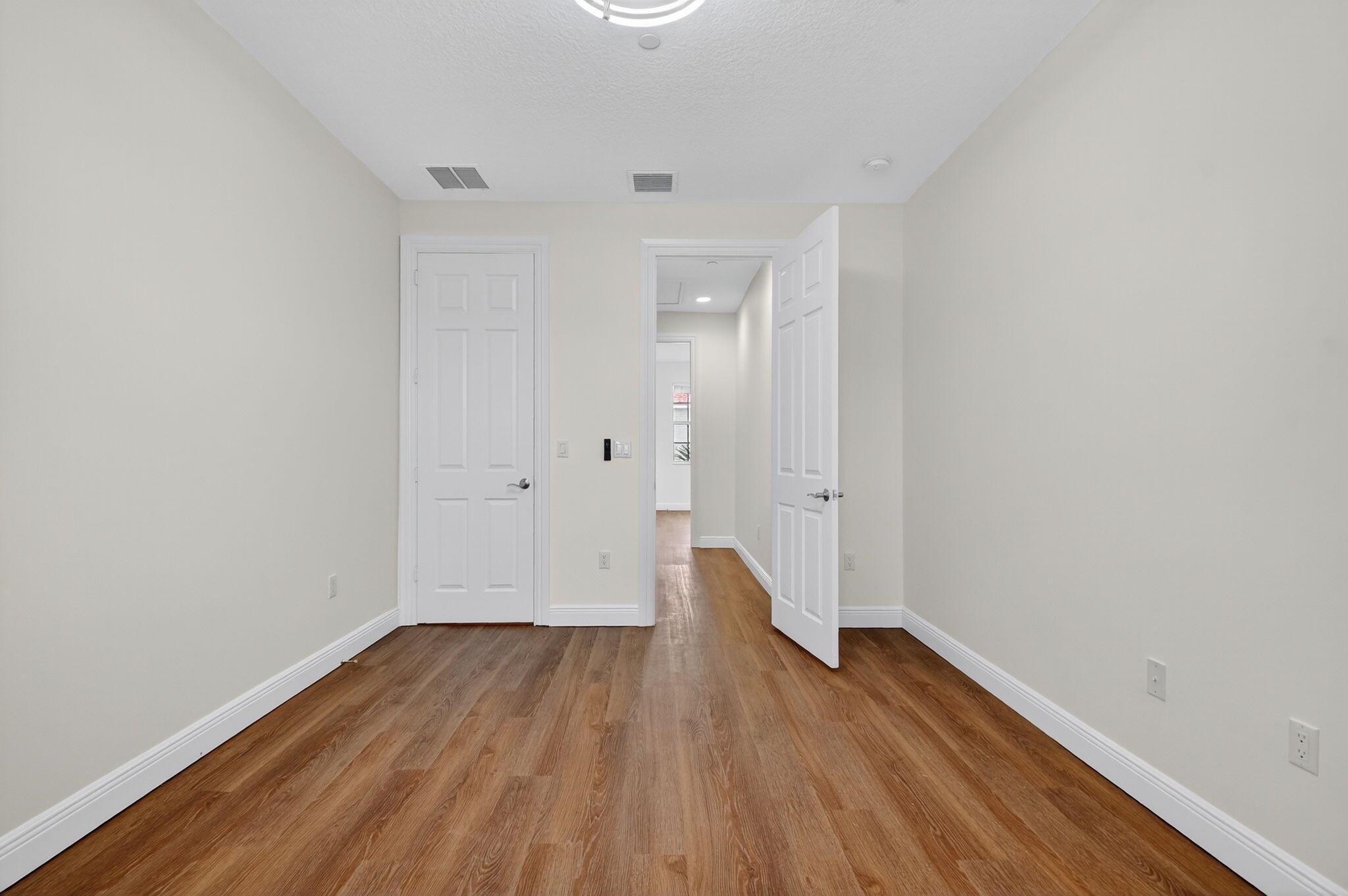 2502 N Dixie Highway 36