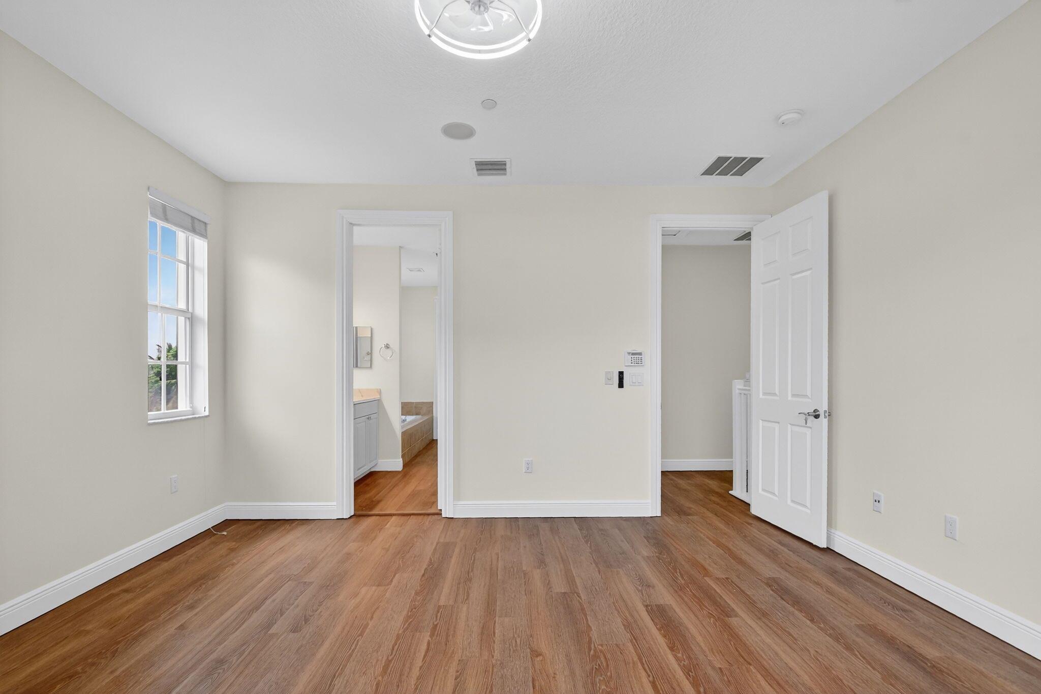 2502 N Dixie Highway 36