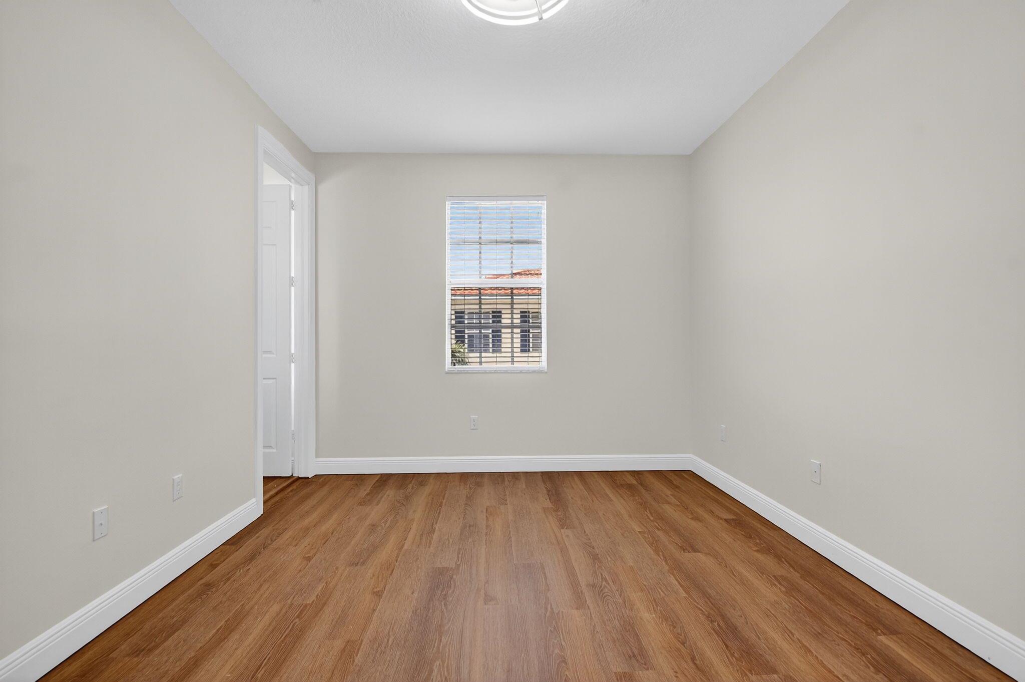 2502 N Dixie Highway 36