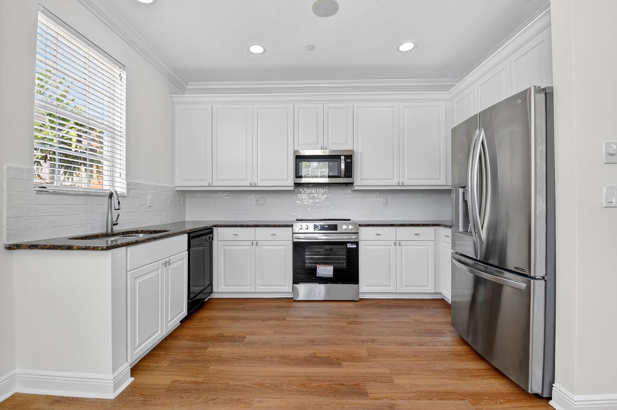 2502 N Dixie Highway 36