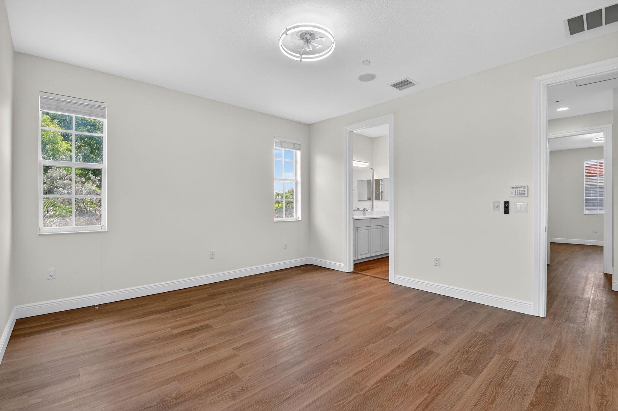 2502 N Dixie Highway 36