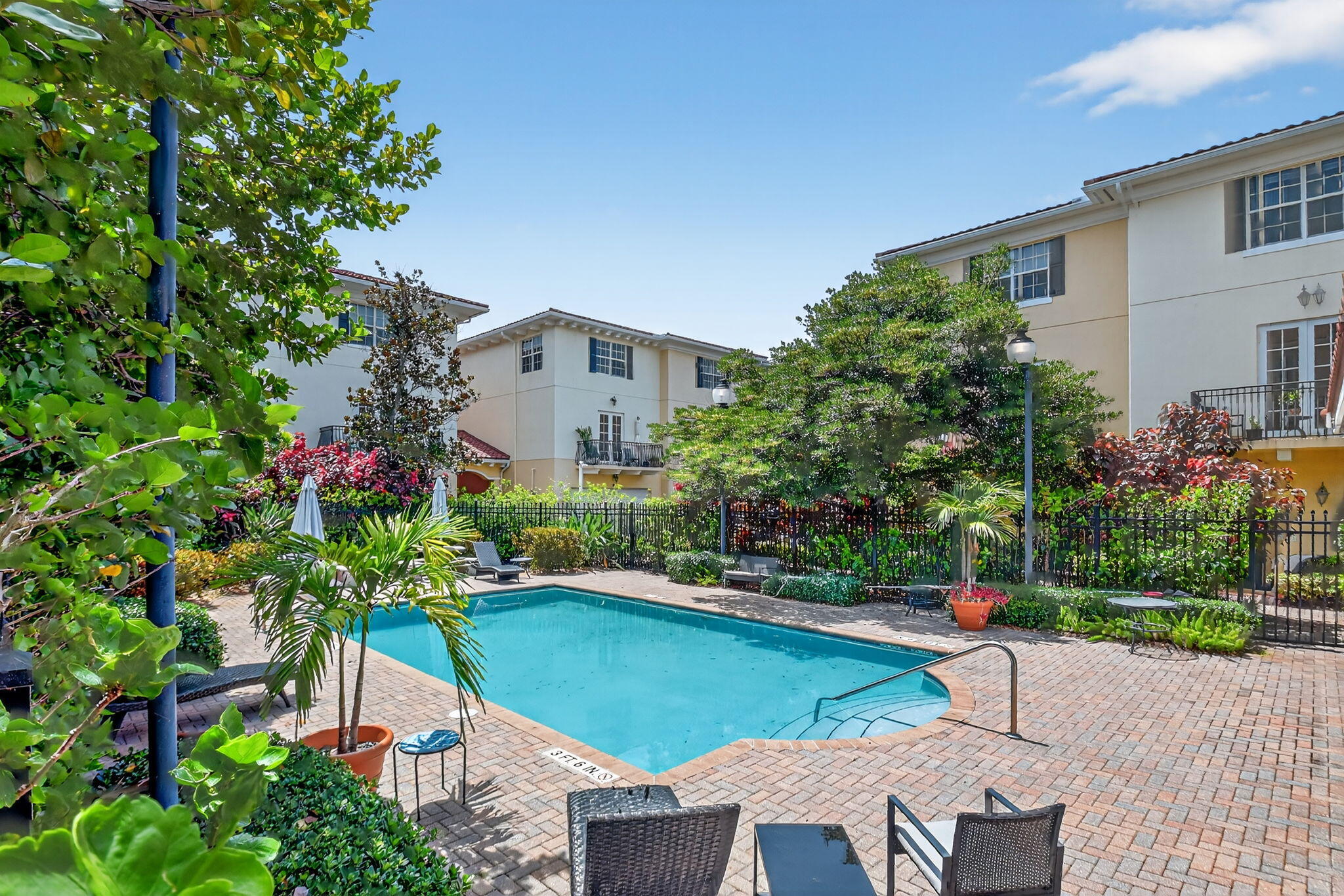 2502 N Dixie Highway 36