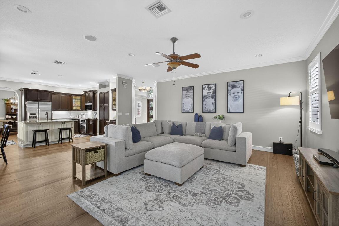 2124 Bellcrest Court