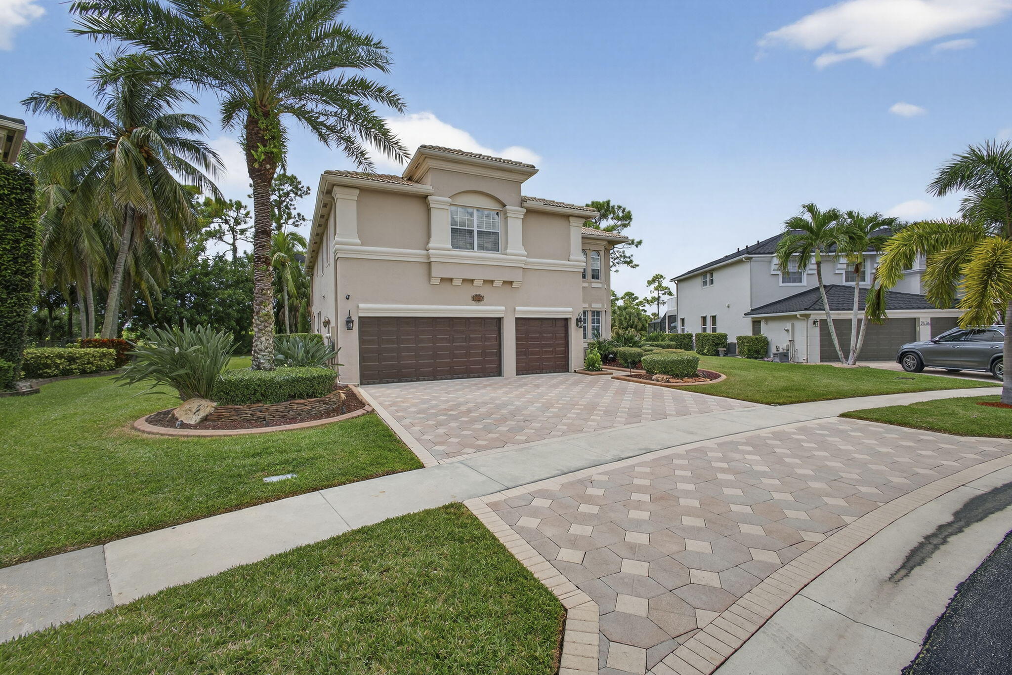 2124 Bellcrest Court