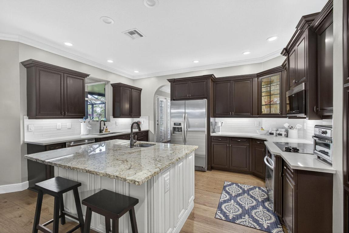 2124 Bellcrest Court