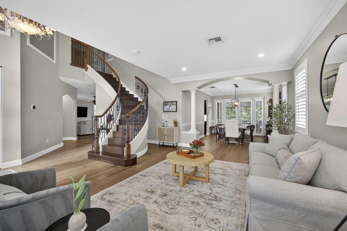 2124 Bellcrest Court