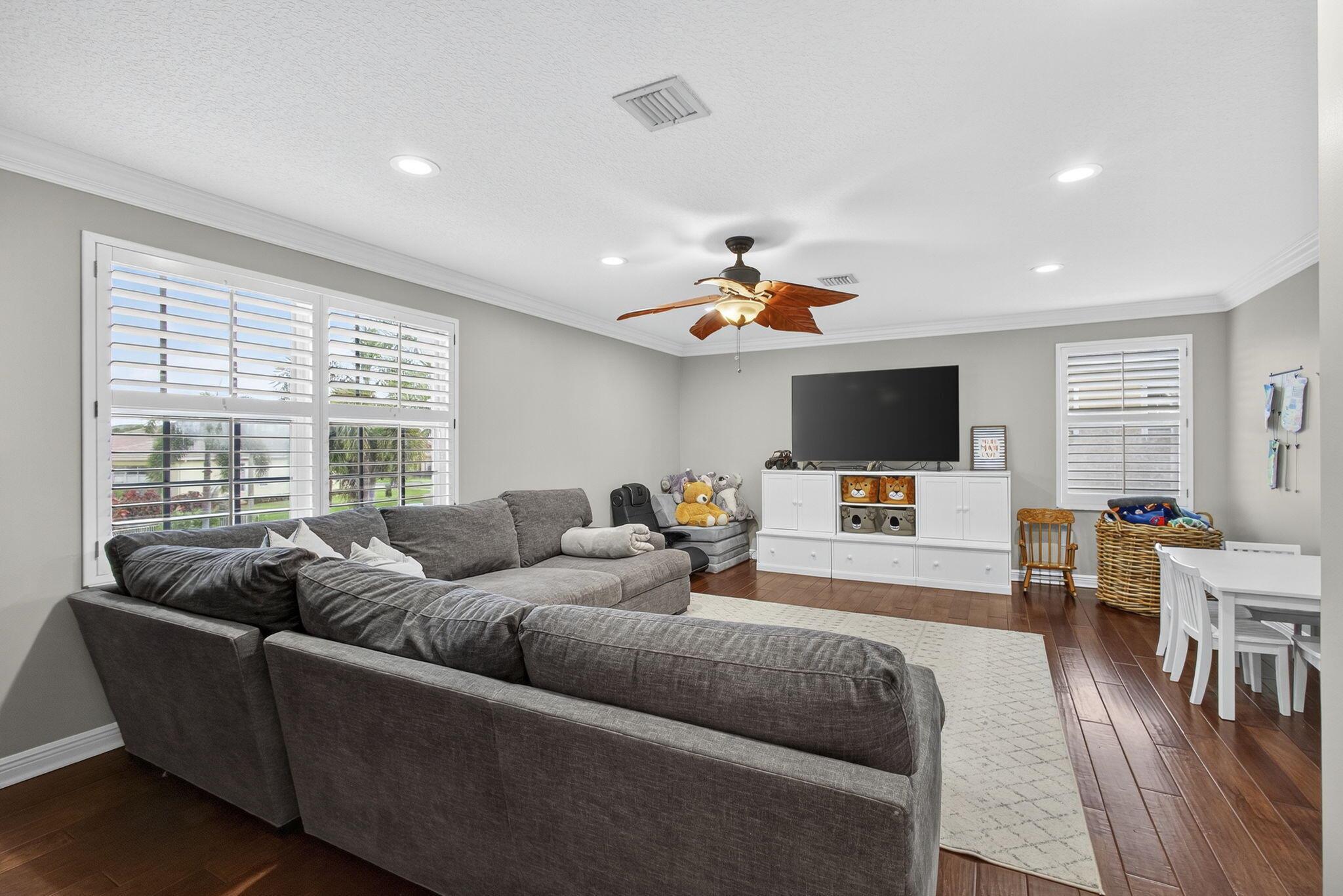 2124 Bellcrest Court