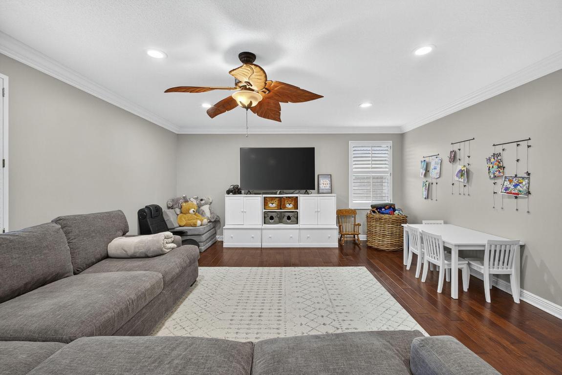 2124 Bellcrest Court