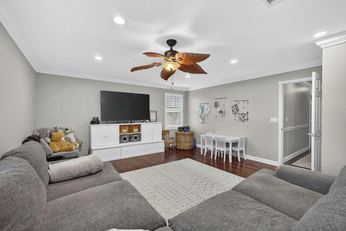 2124 Bellcrest Court