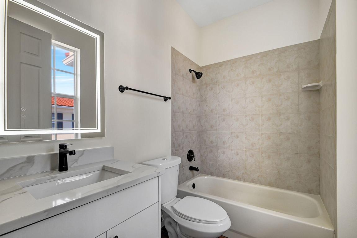 2502 N Dixie Highway 19, Lake Worth Beach Unit: 19