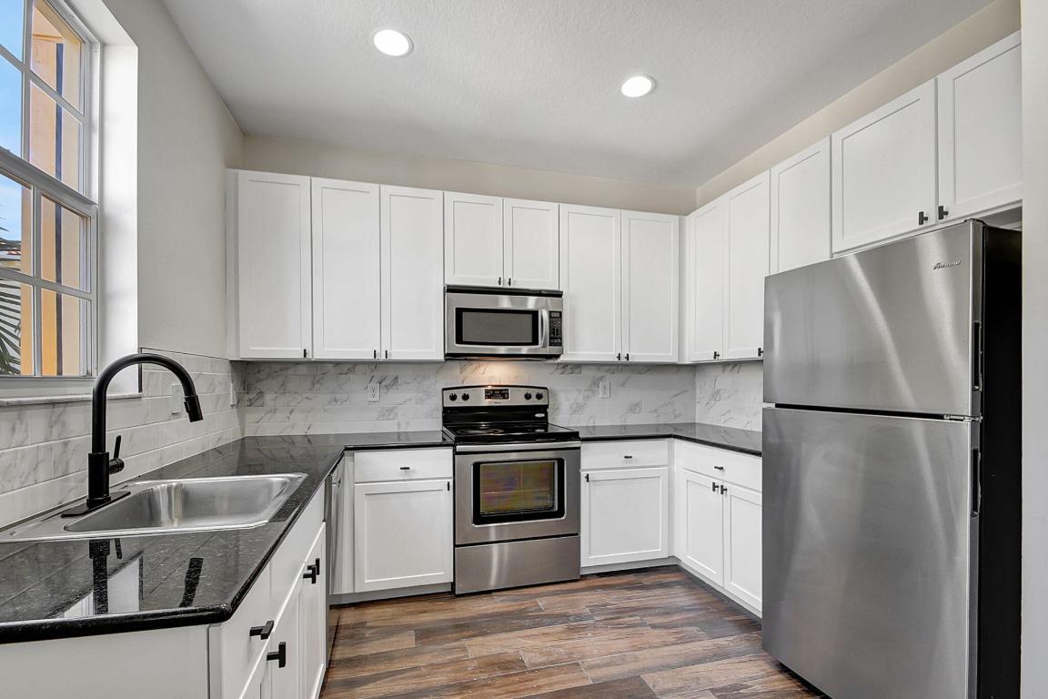 2502 N Dixie Highway 19, Lake Worth Beach Unit: 19