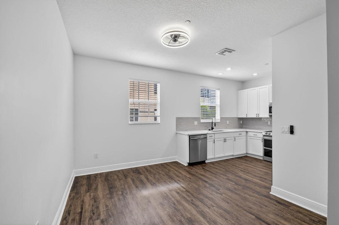 2502 N Dixie Highway 19, Lake Worth Beach Unit: 19