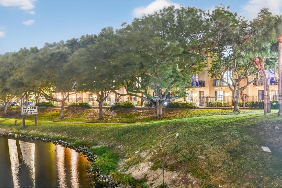 2502 N Dixie Highway 19, Lake Worth Beach Unit: 19