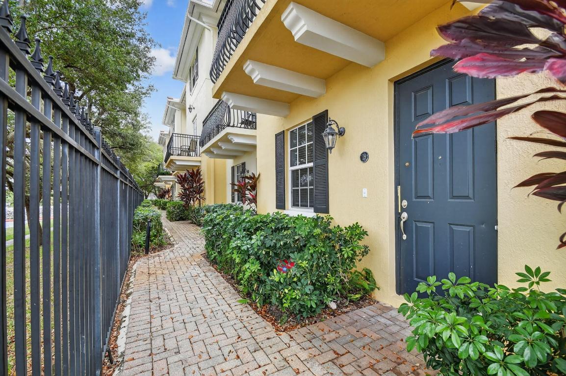 2502 N Dixie Highway 19, Lake Worth Beach Unit: 19