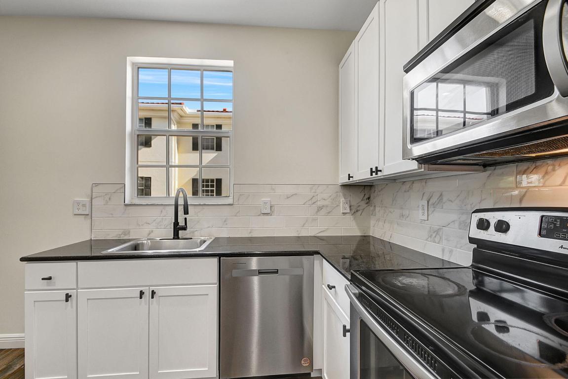 2502 N Dixie Highway 19, Lake Worth Beach Unit: 19