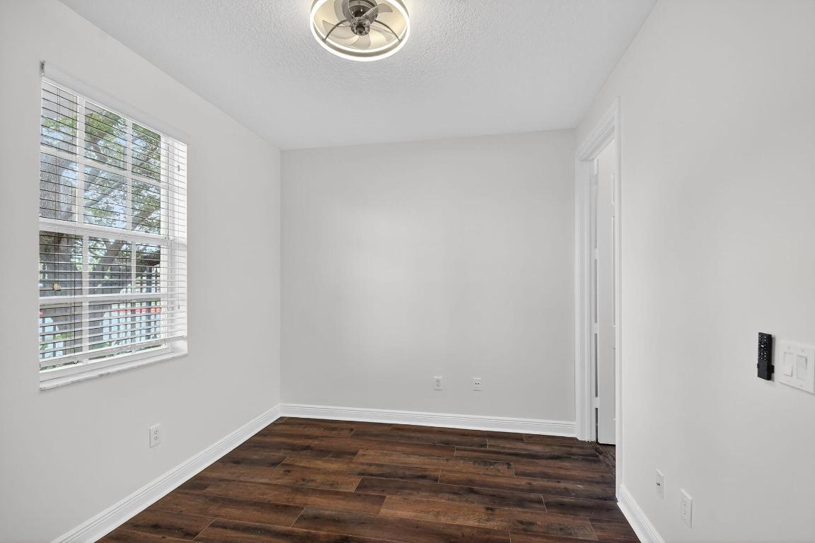 2502 N Dixie Highway 19, Lake Worth Beach Unit: 19