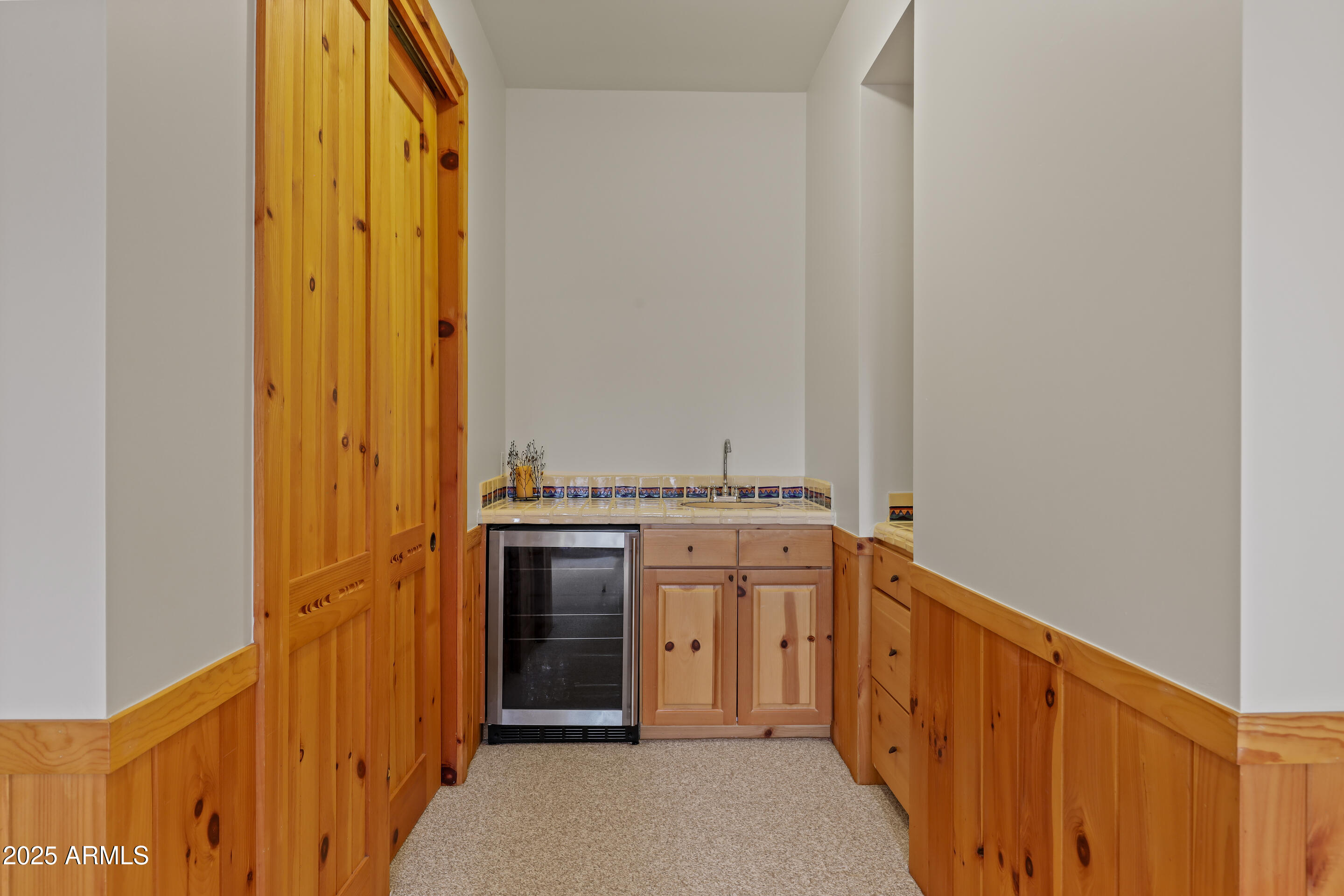305 S GENIUS LOCI Street