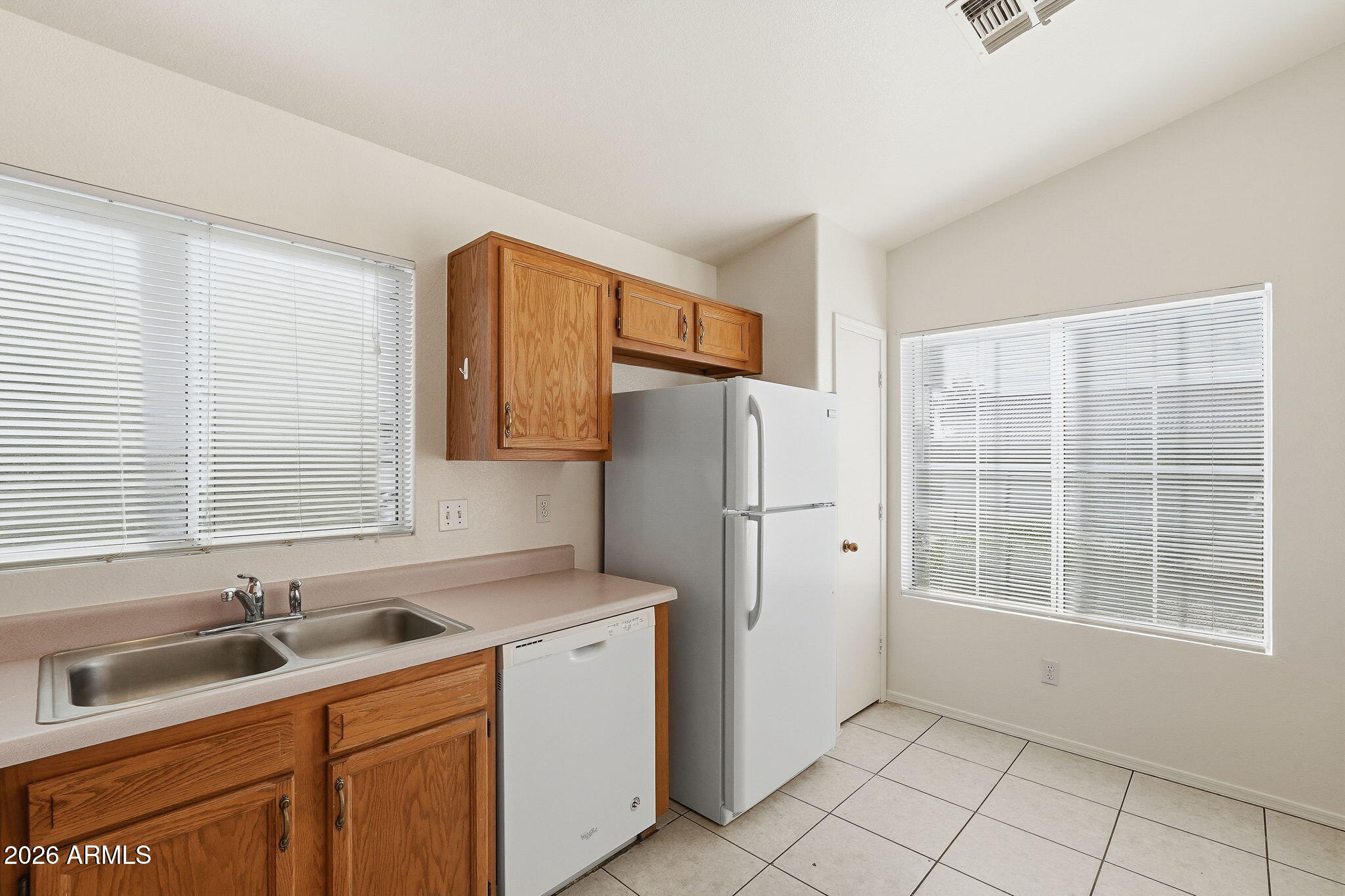 982 E CARLA VISTA Place
