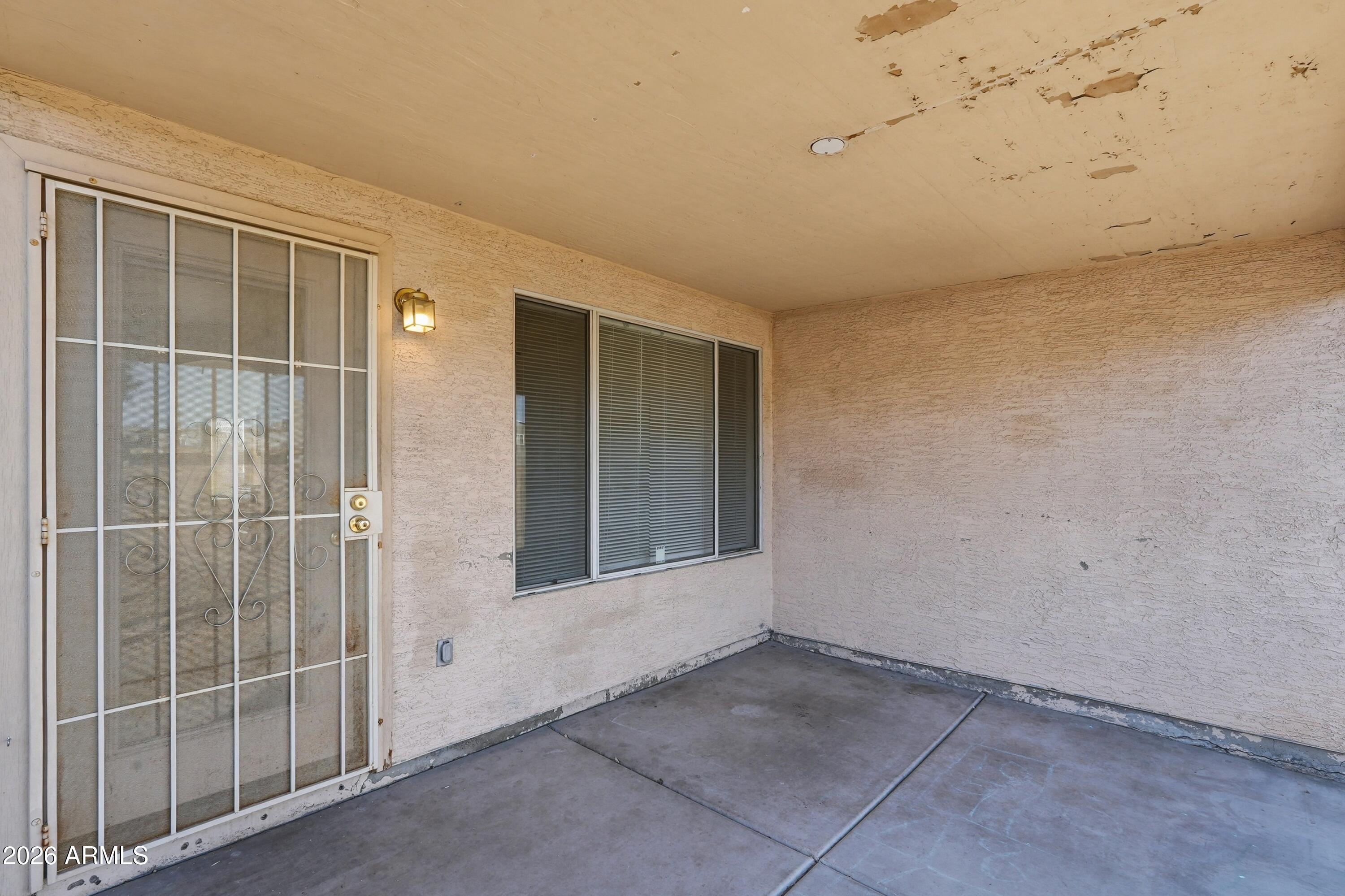 982 E CARLA VISTA Place