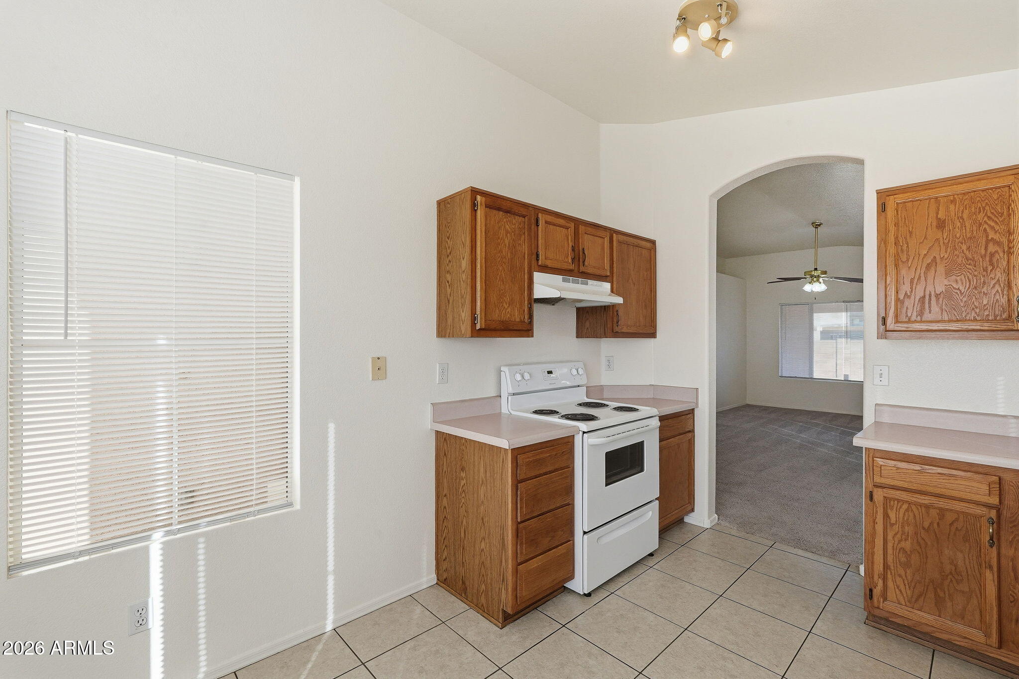 982 E CARLA VISTA Place
