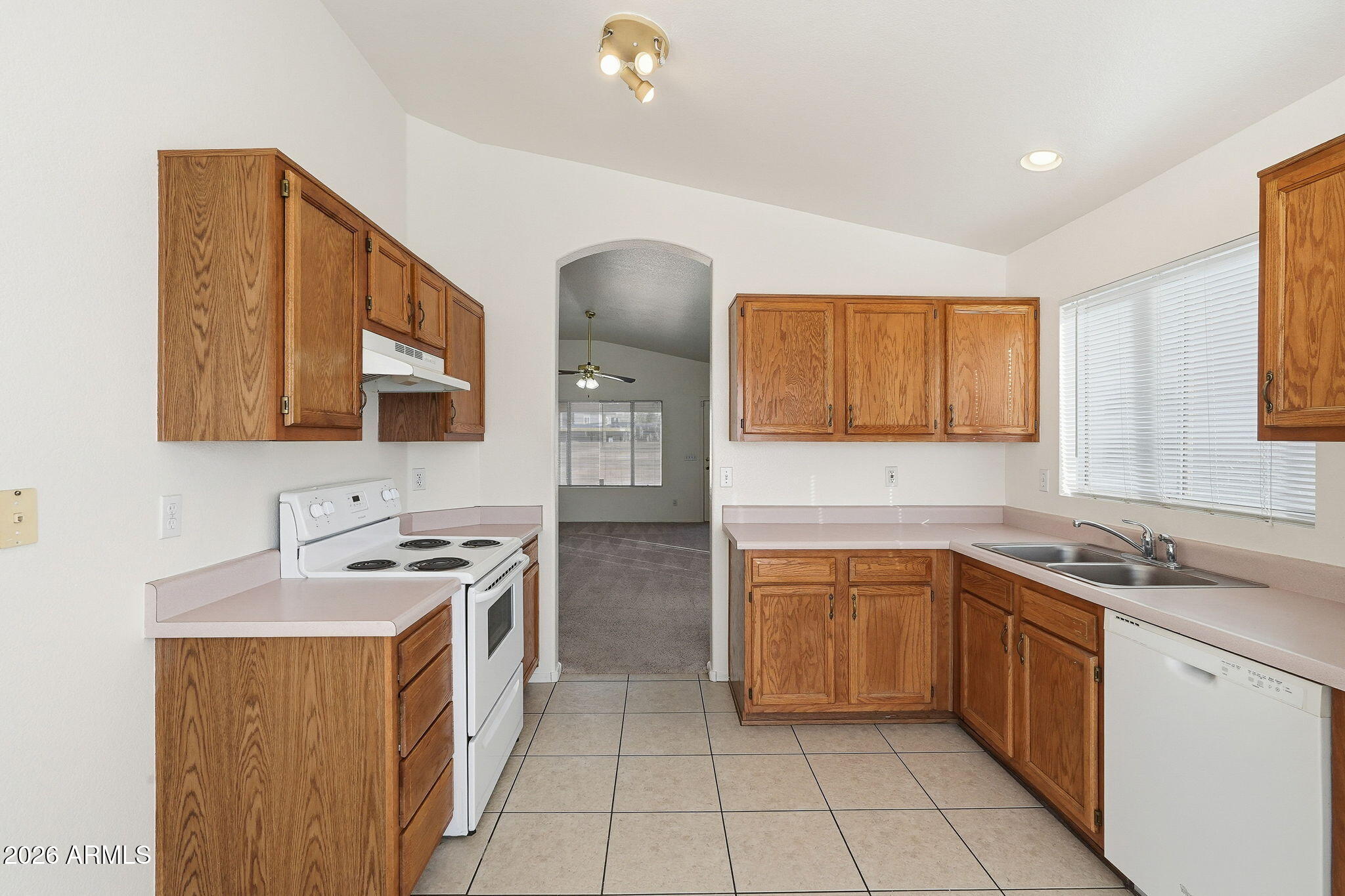 982 E CARLA VISTA Place