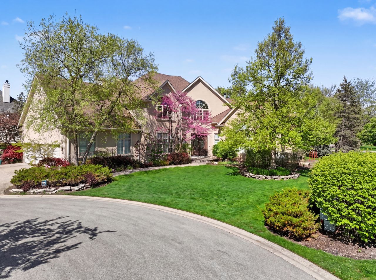 1745 Sundrop Circle