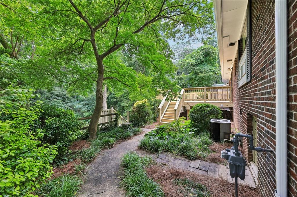 405 Lindbergh Drive NE
