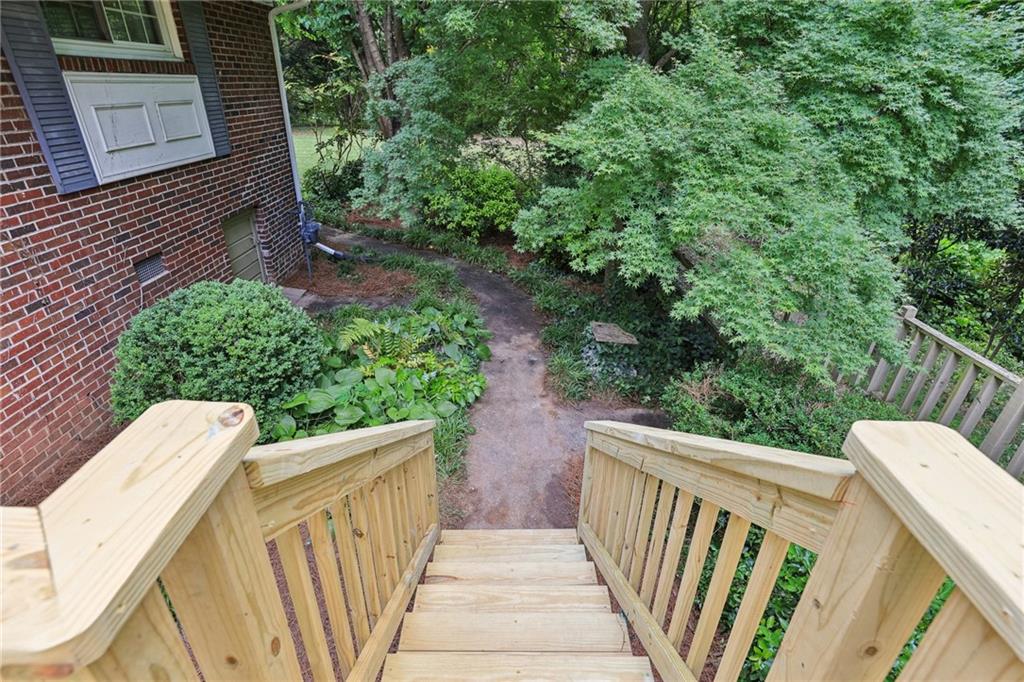 405 Lindbergh Drive NE