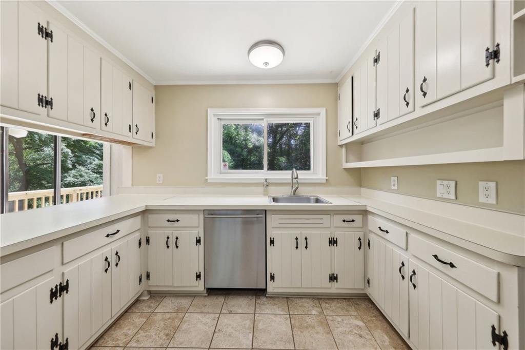 405 Lindbergh Drive NE