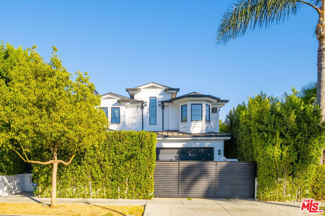 832 N Orange Grove Ave