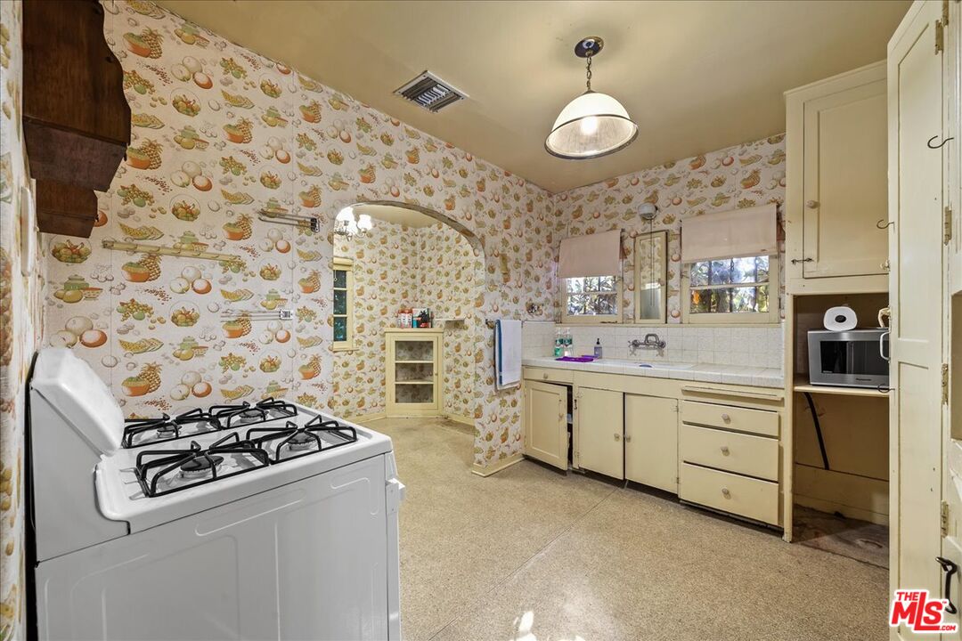 803 N Ogden Dr