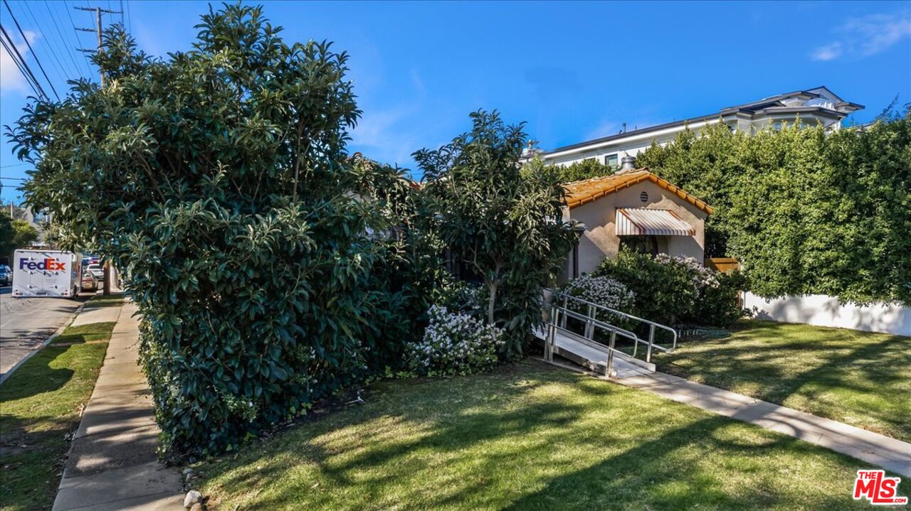 803 N Ogden Dr