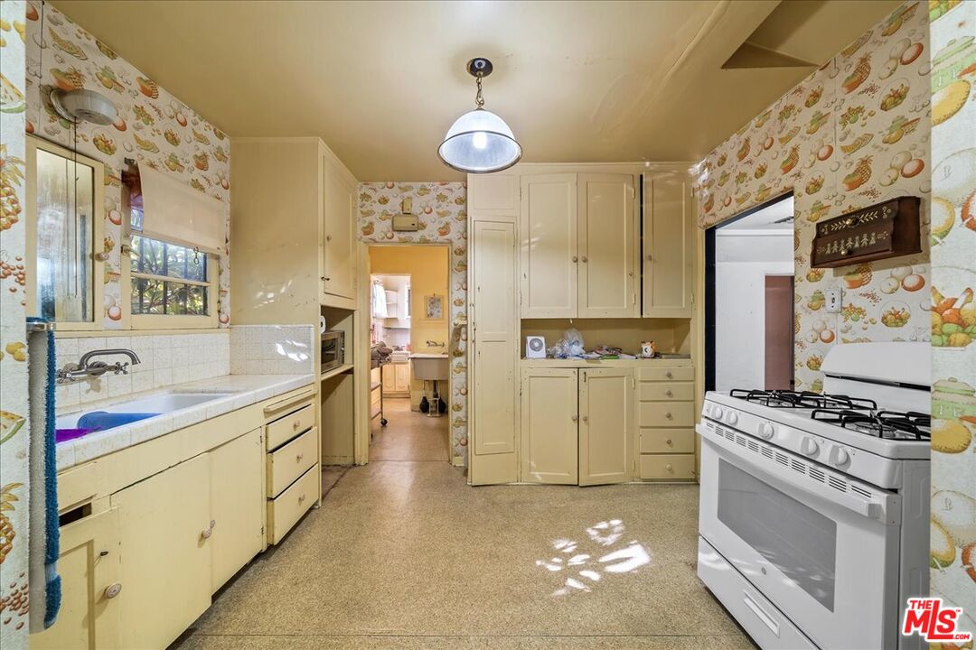 803 N Ogden Dr
