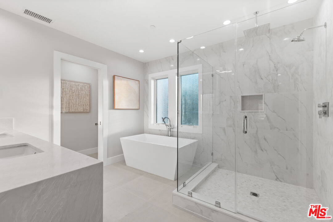 724 N Ogden Dr