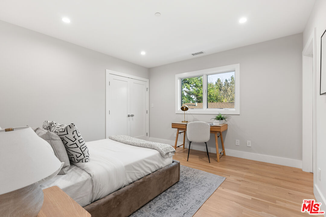 724 N Ogden Dr