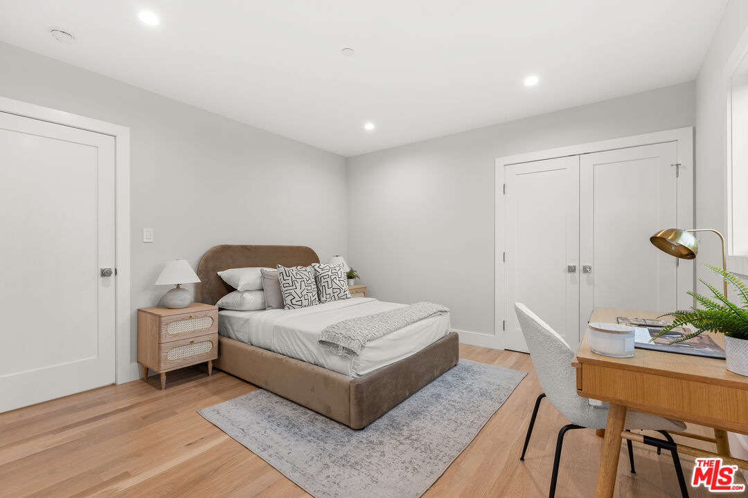 724 N Ogden Dr