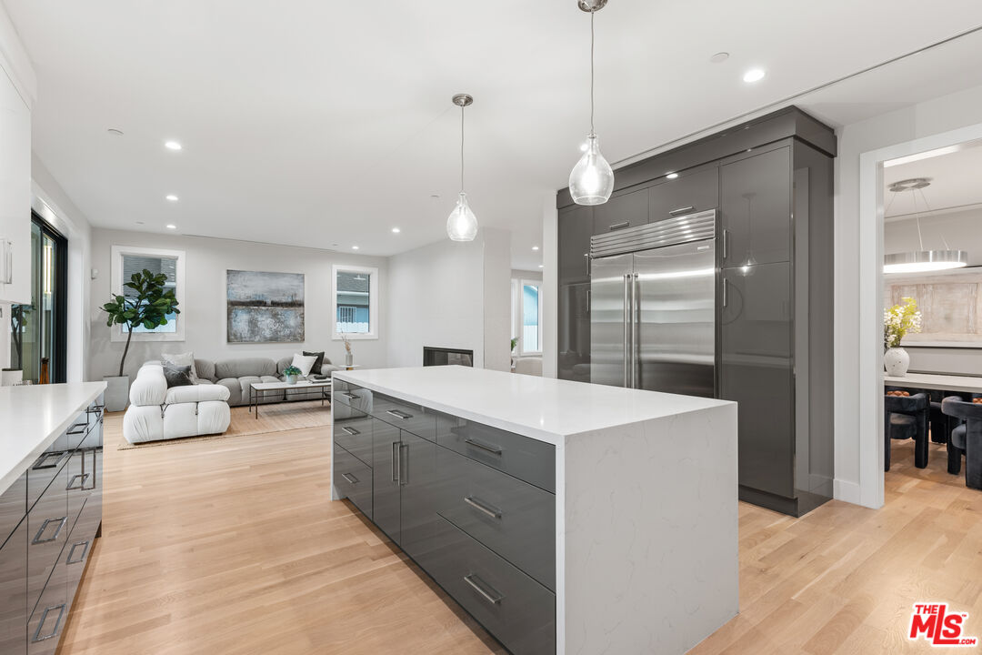 724 N Ogden Dr