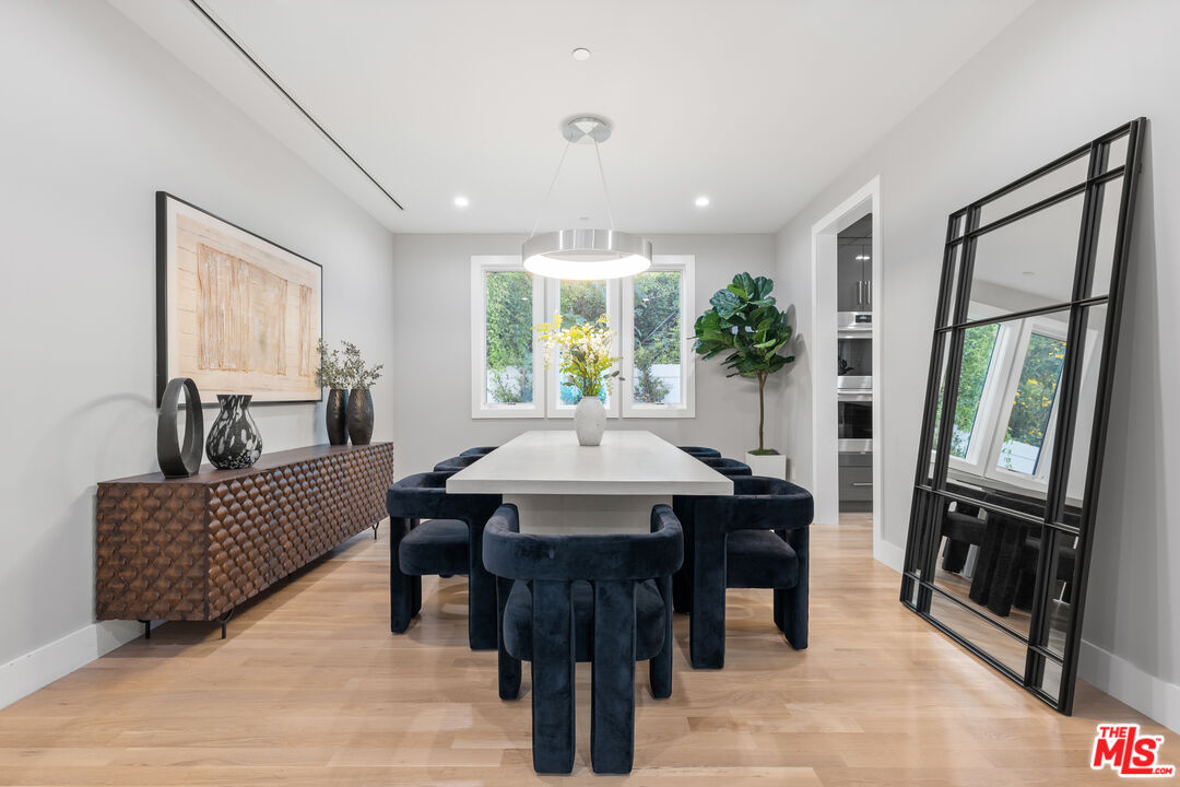 724 N Ogden Dr