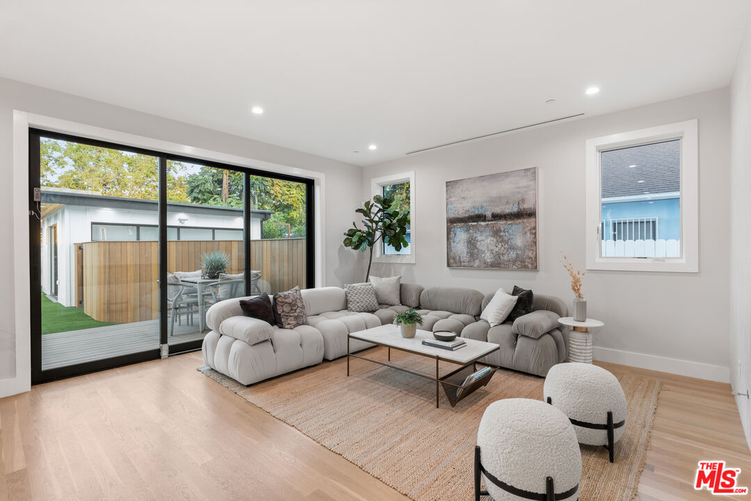 724 N Ogden Dr