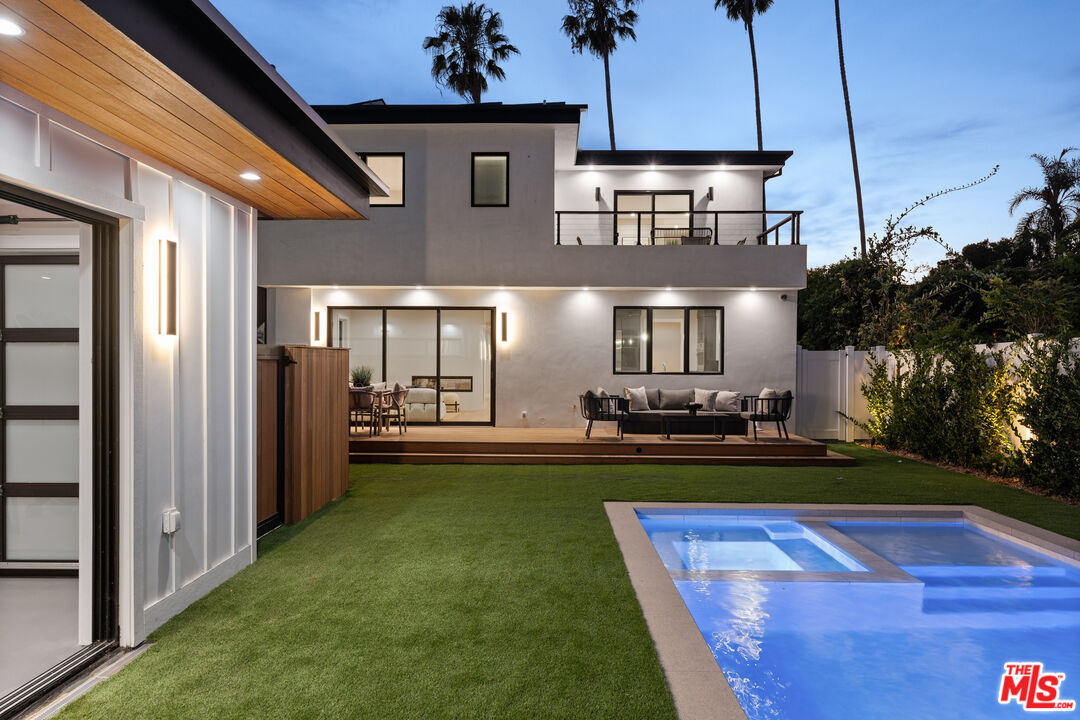 724 N Ogden Dr