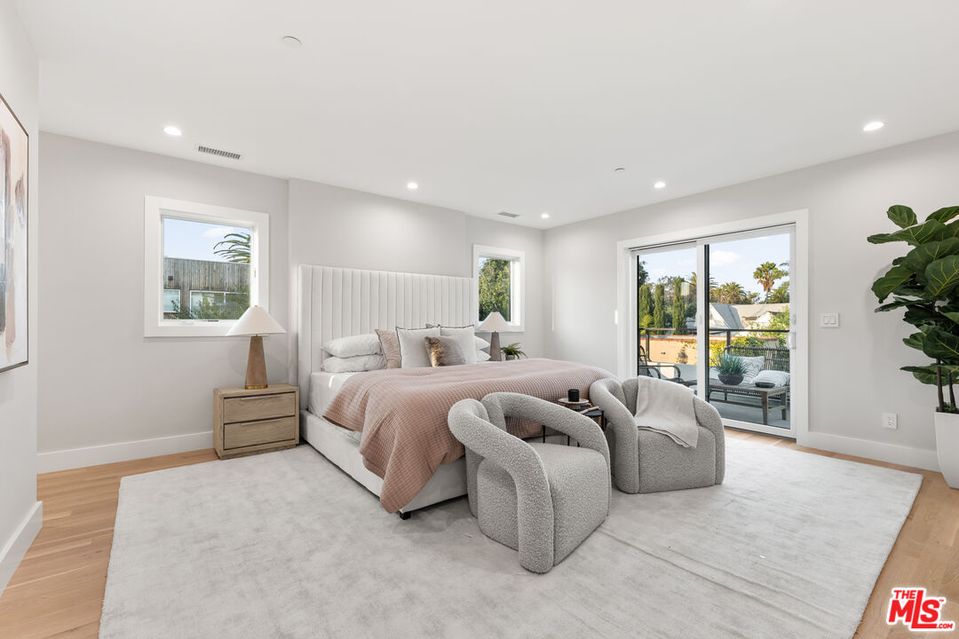 724 N Ogden Dr