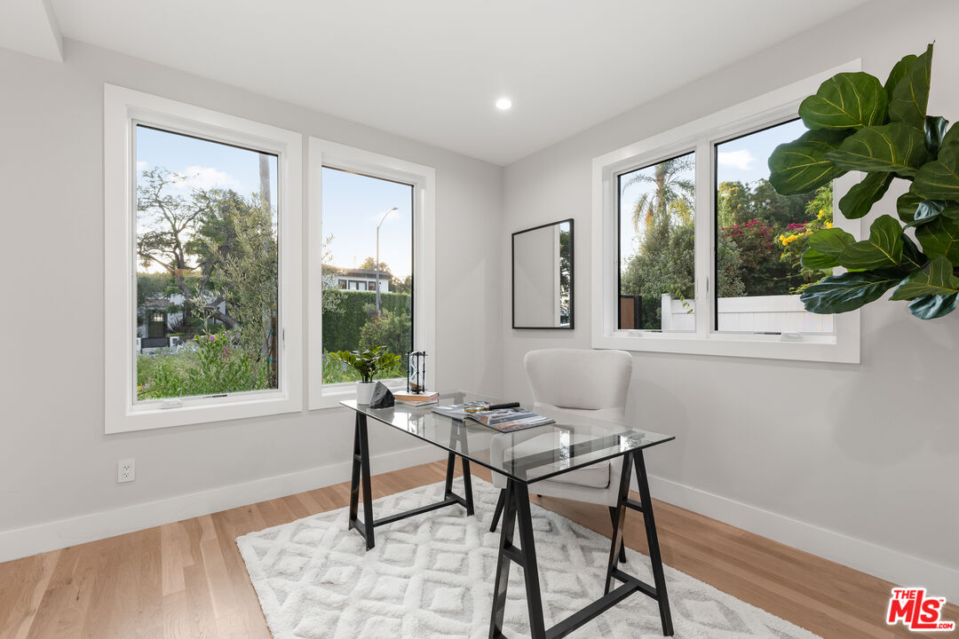 724 N Ogden Dr