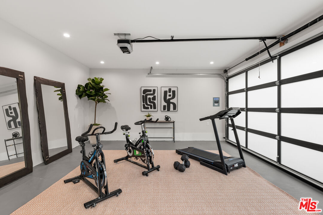 724 N Ogden Dr