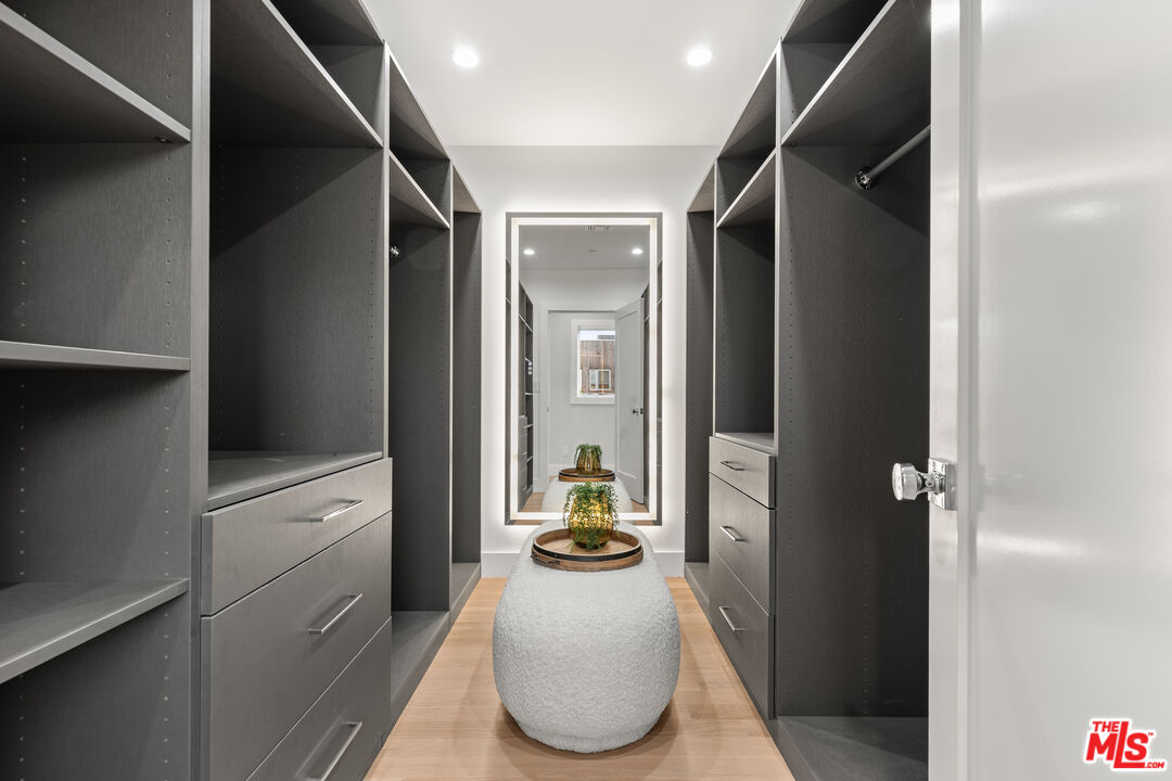 724 N Ogden Dr