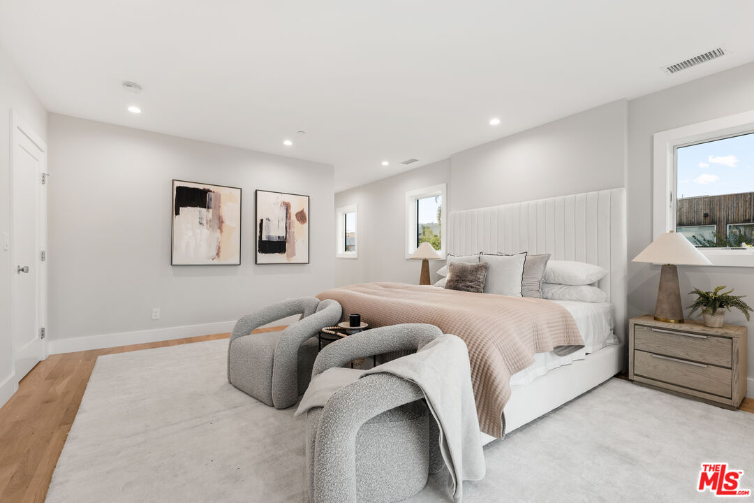 724 N Ogden Dr