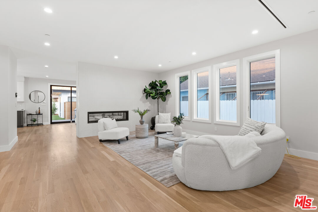 724 N Ogden Dr
