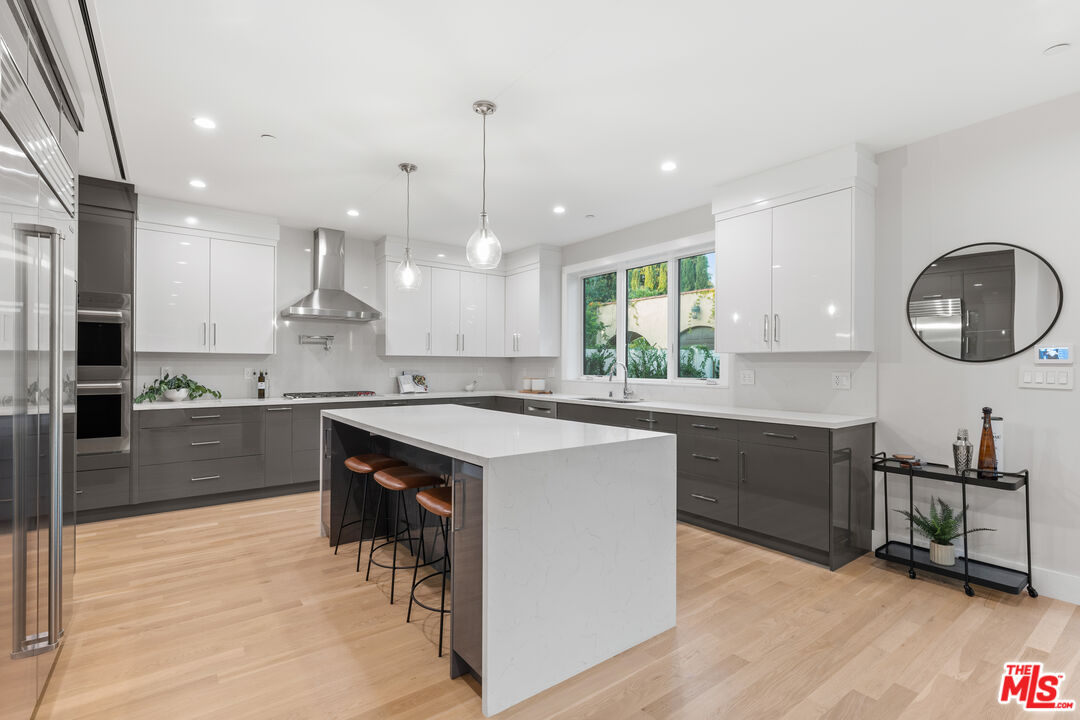 724 N Ogden Dr