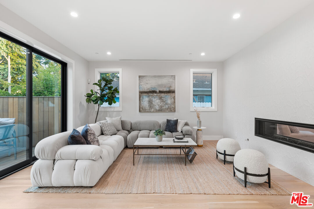 724 N Ogden Dr