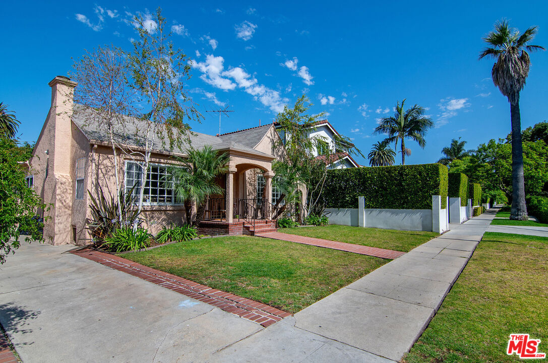 331 N Sweetzer Ave